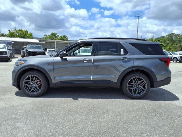 2025 Ford Explorer ST photo 4