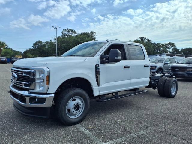 2025 Ford F-350 XL photo 3