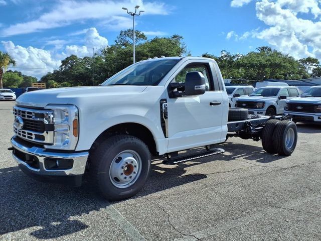 2025 Ford F-350 XL photo 3
