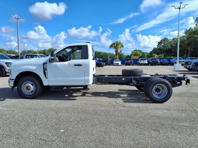 2025 Ford F-350 XL photo 4