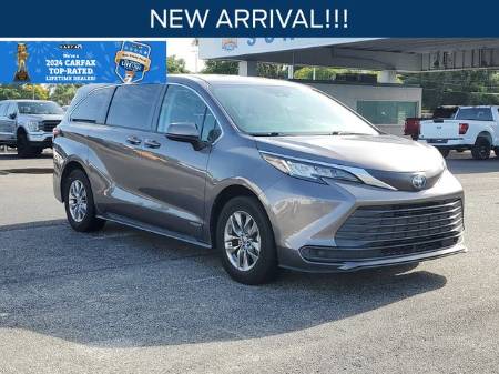 2021 Toyota Sienna LE