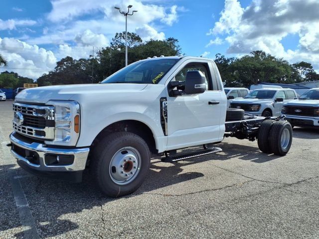 2025 Ford F-350 XL photo 3