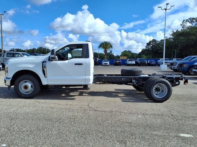 2025 Ford F-350 XL photo 4