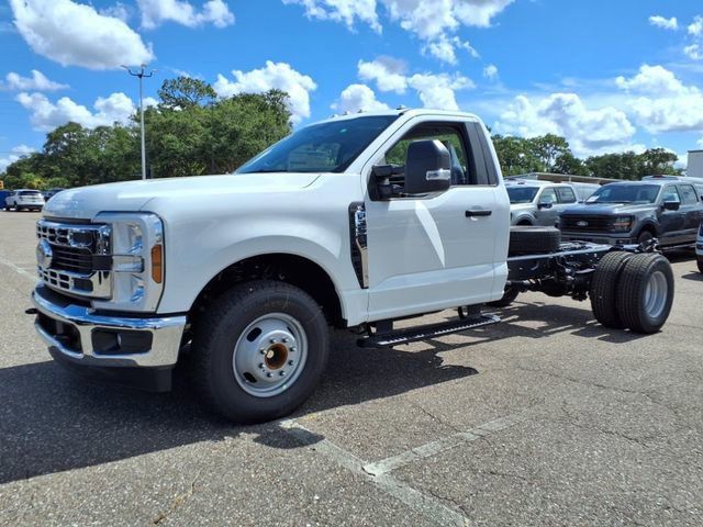 2025 Ford F-350 XL photo 3