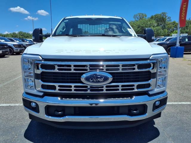 2025 Ford F-350 XL photo 2