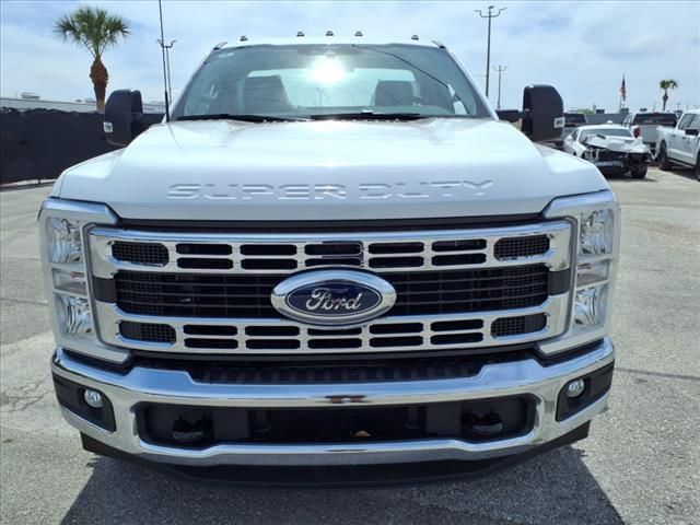 2025 Ford F-350 XL photo 2
