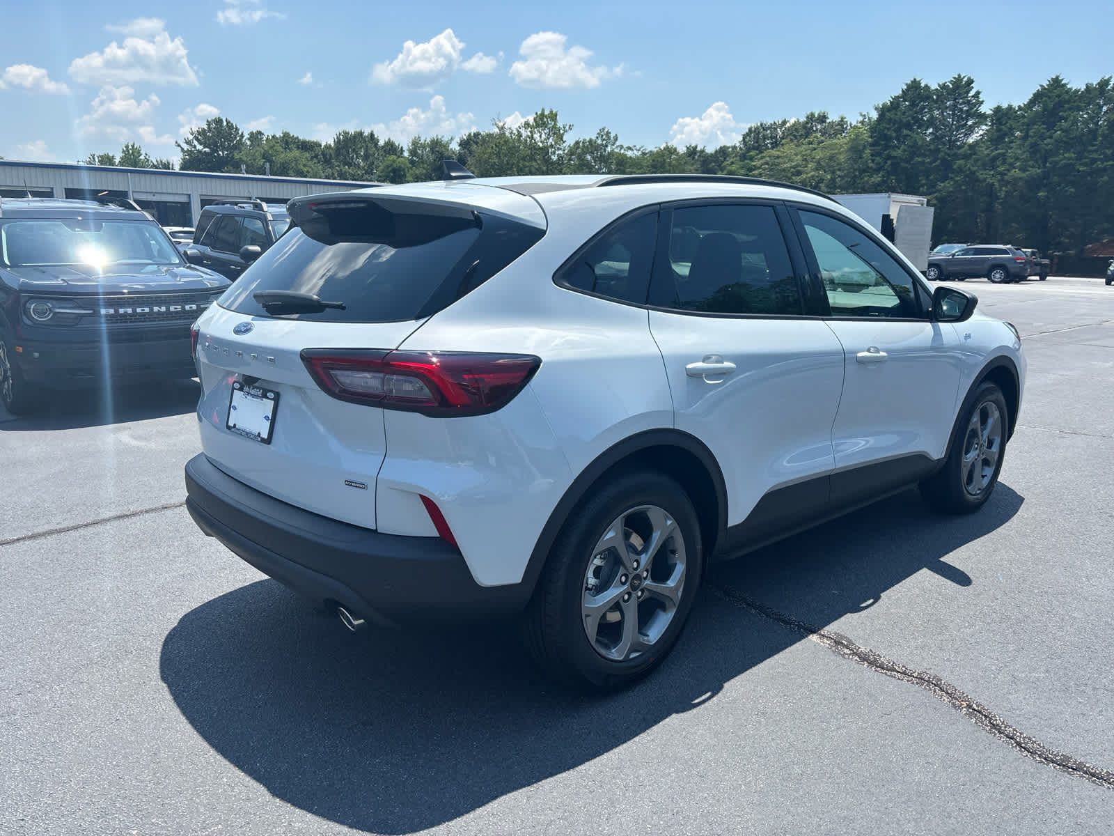 2025 Ford Escape ST-Line photo 2