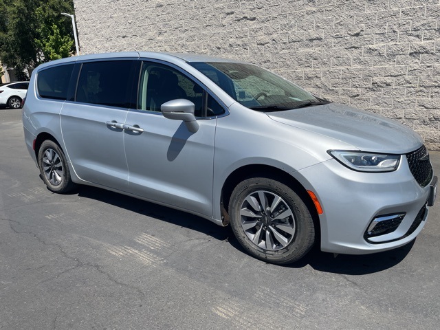 2022 Chrysler Pacifica Hybrid Touring L