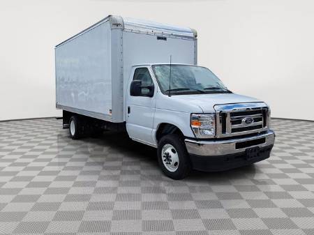 2025 Ford E-Series Cutaway Base