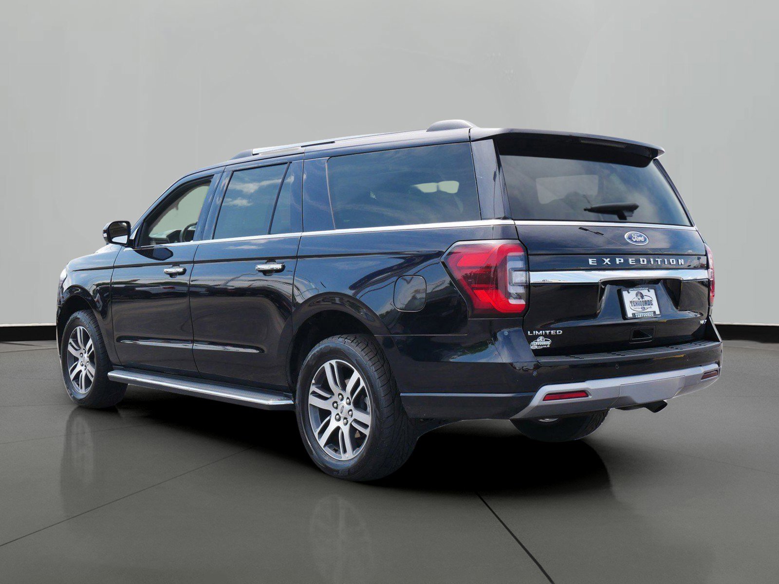 Used 2023 Ford Expedition Limited with VIN 1FMJK2A80PEA30901 for sale in St. Cloud, Minnesota