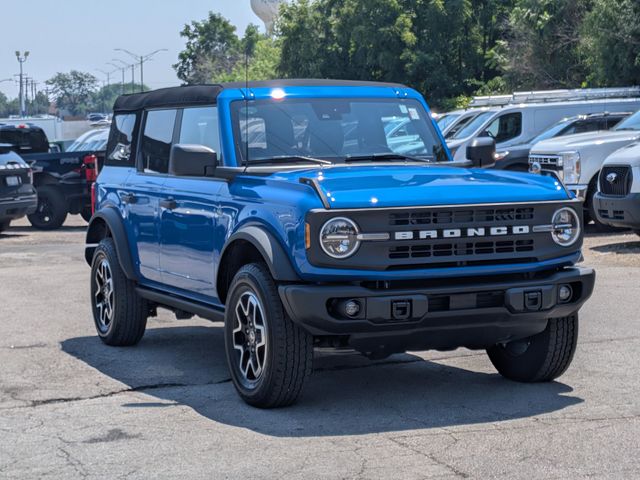 2023 Ford Bronco Black Diamond photo 2