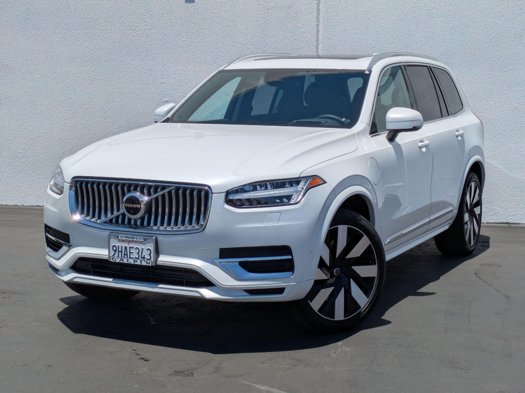 2023 Volvo XC90 Recharge Plug-In Hybrid T8 Ultimate Bright Theme 7-Seater