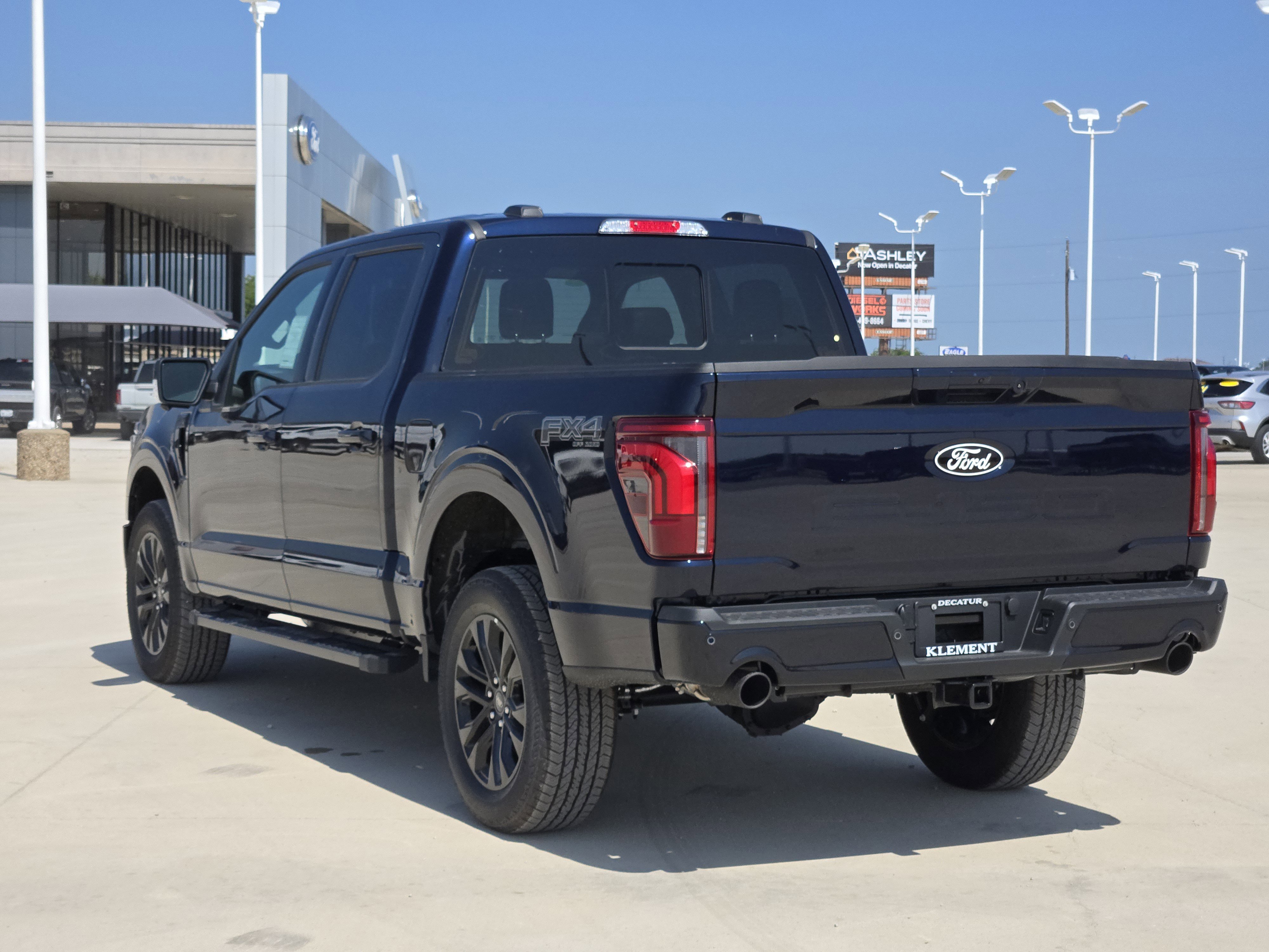 2025 Ford F-150 Lariat photo 2
