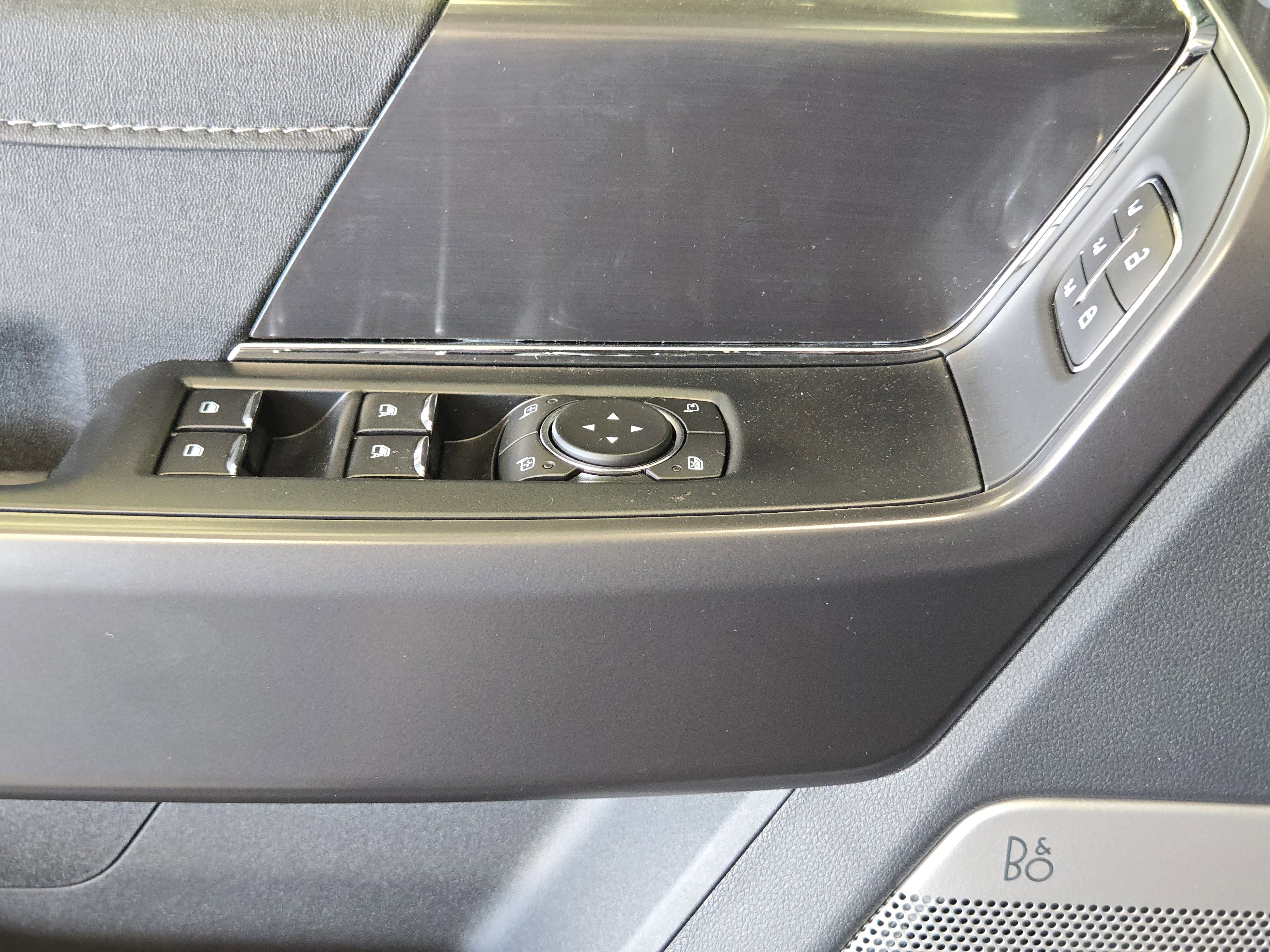 2025 Ford F-150 Lariat photo 13