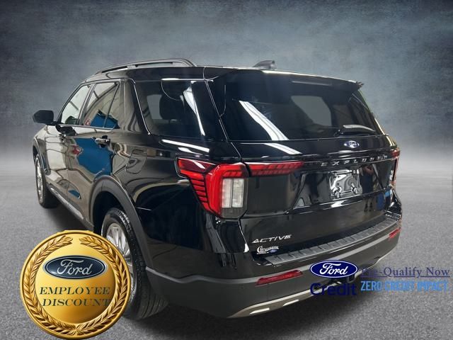 2025 Ford Explorer photo 3