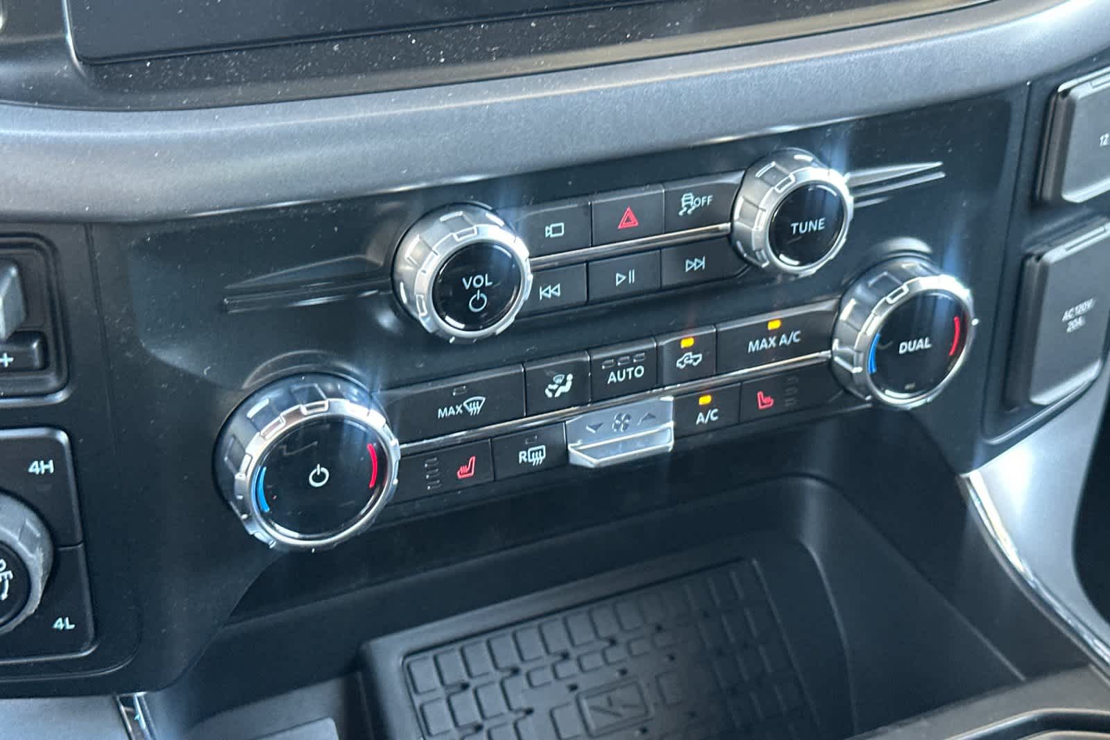 2025 Ford F-150 XLT photo 14