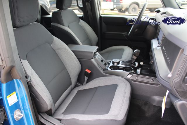 2025 Ford Bronco Base photo 6