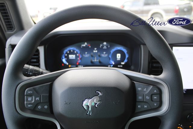 2025 Ford Bronco Base photo 13