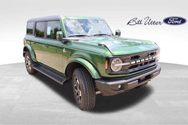 2025 Ford Bronco Outer Banks photo 2