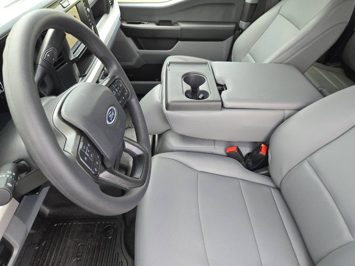 2025 Ford F-350 Super Duty Chassis Cab XL - Photo 9