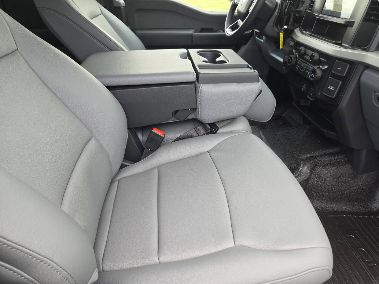 2025 Ford F-350 Super Duty Chassis Cab XL - Photo 10