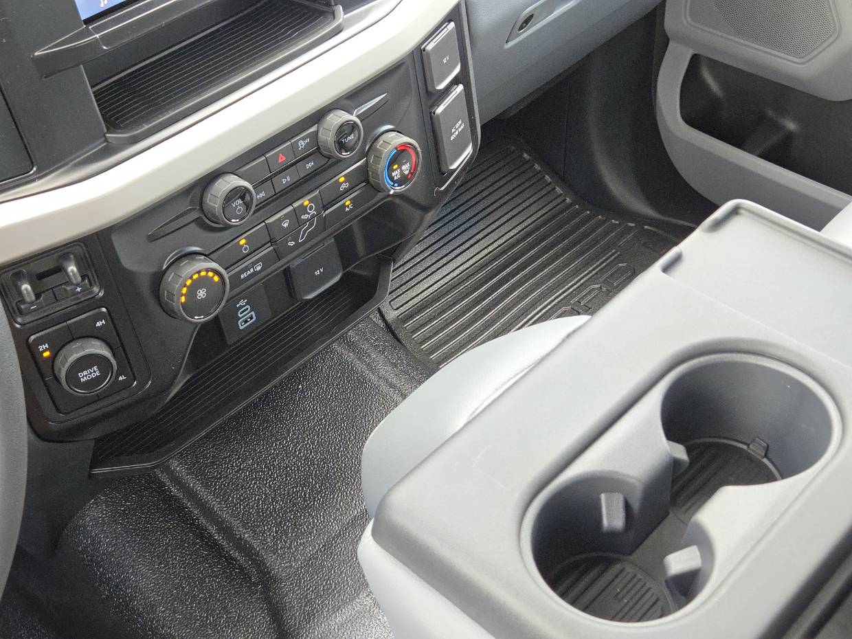 2025 Ford F-350 Super Duty Chassis Cab XL - Photo 14