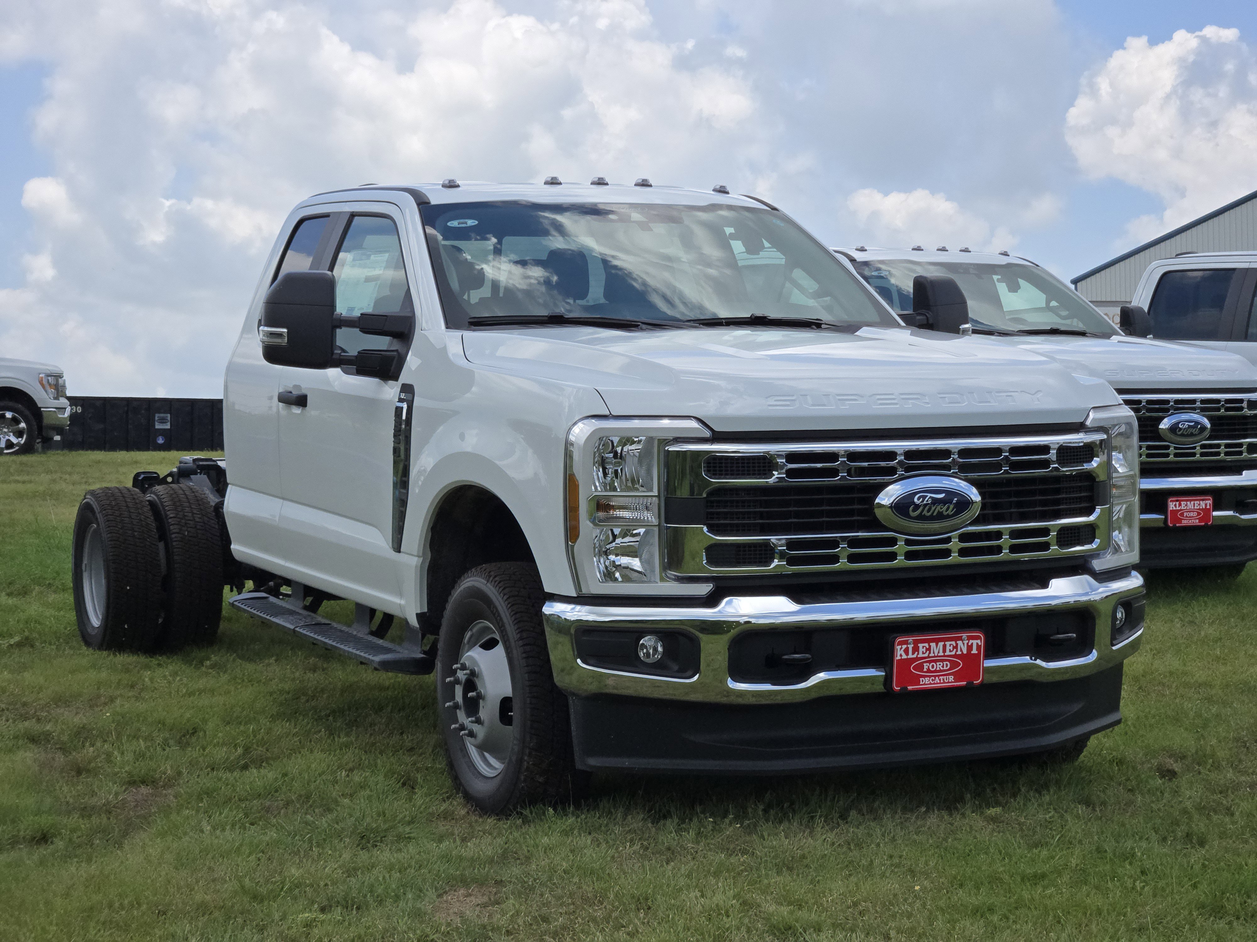 2025 Ford F-350 XL photo 2