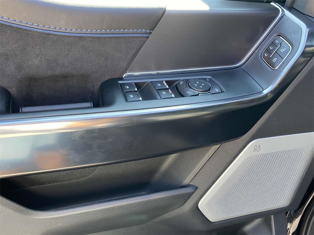 2025 Ford F-150 Platinum photo 13