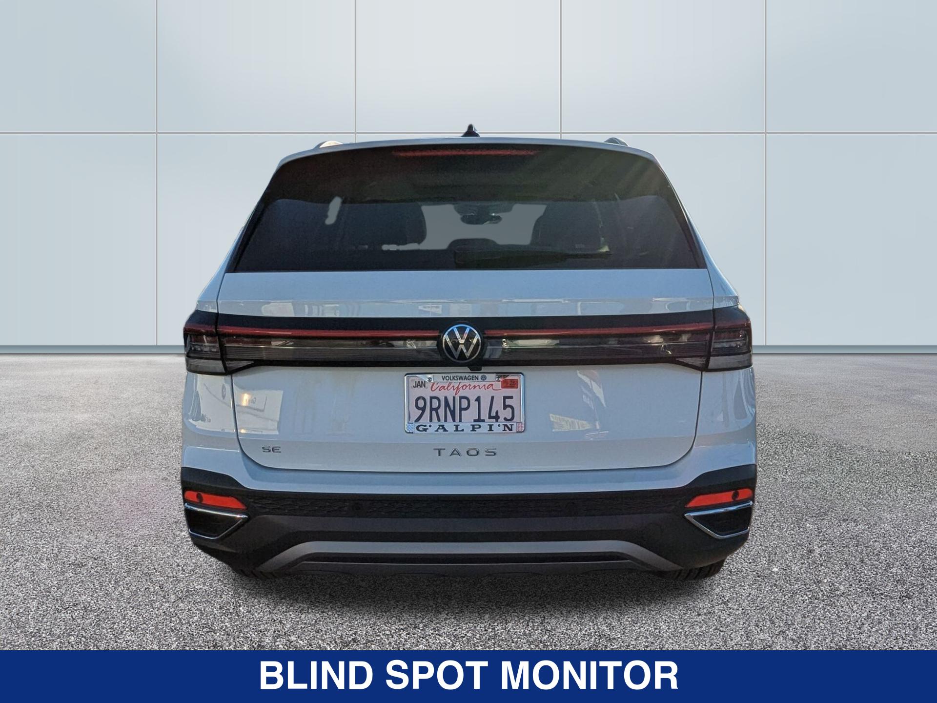 2025 Volkswagen Taos SE photo 3