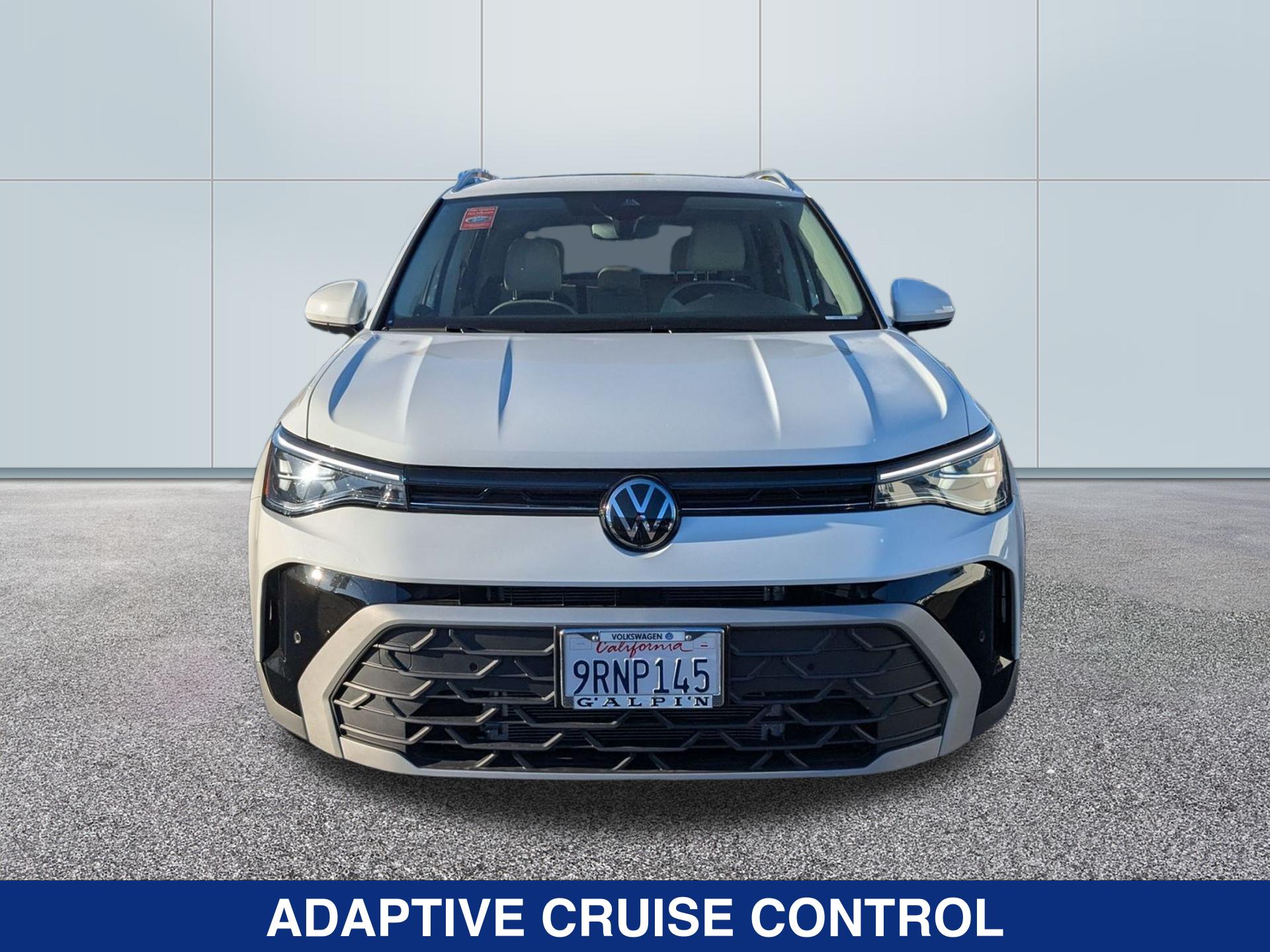 2025 Volkswagen Taos SE photo 3