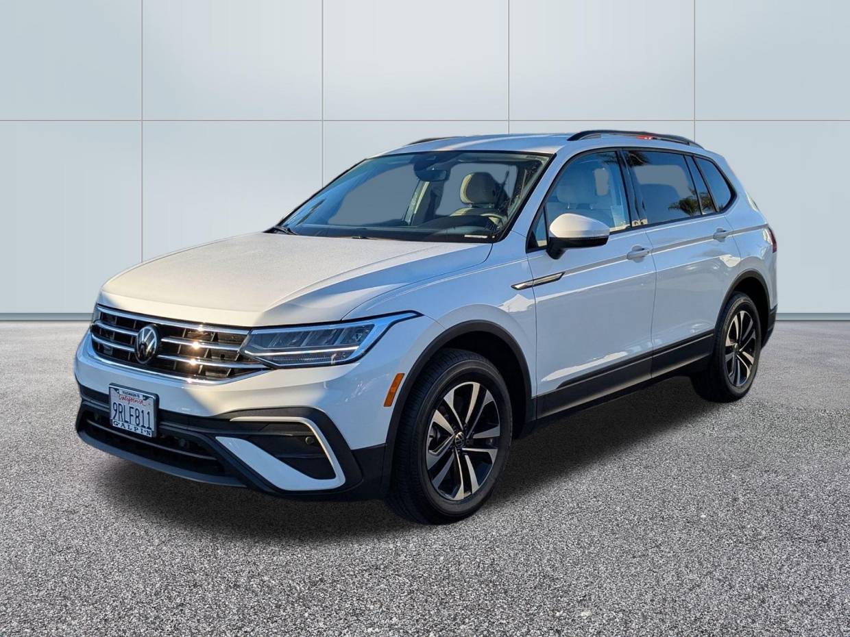 2024 Volkswagen Tiguan S's photo