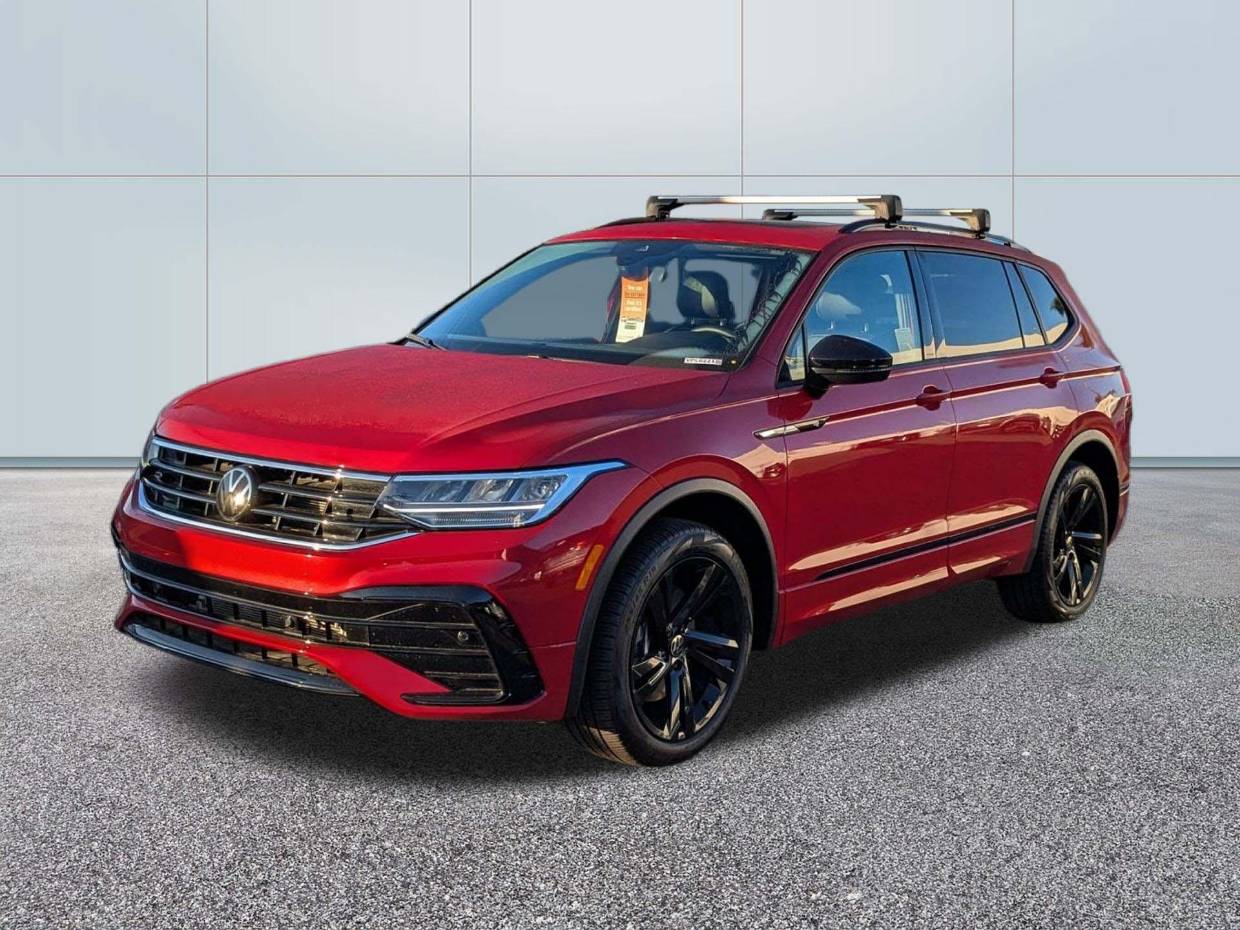 2024 Volkswagen Tiguan SE R-LINE BLACK's photo