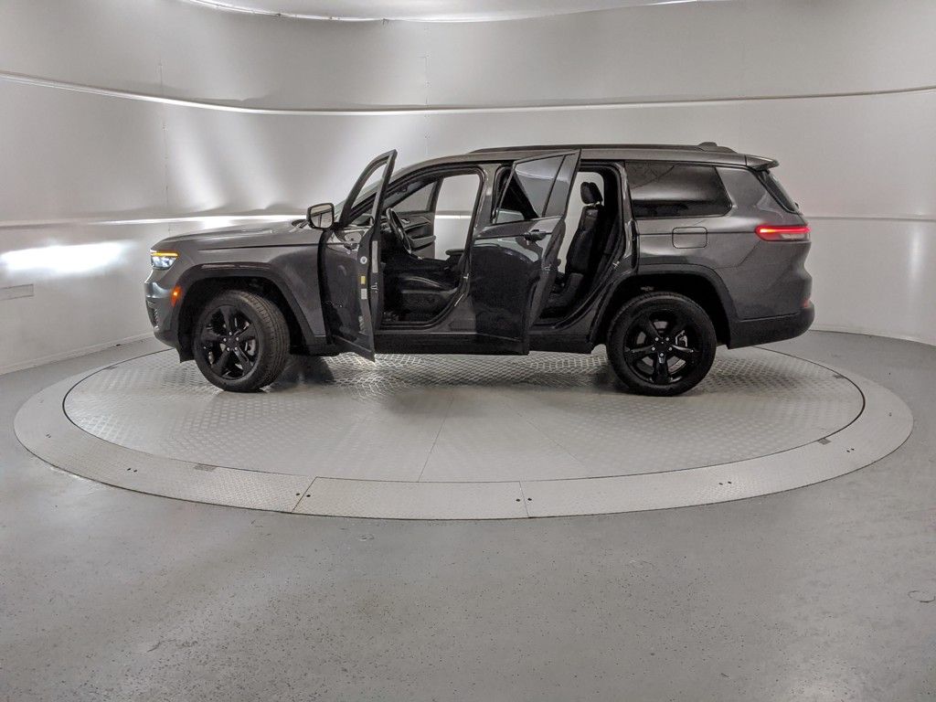2022 Jeep Grand Cherokee Altitude photo 10
