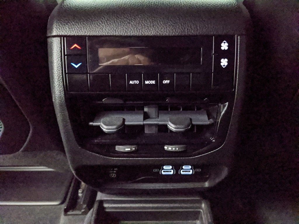 2022 Jeep Grand Cherokee Altitude photo 16