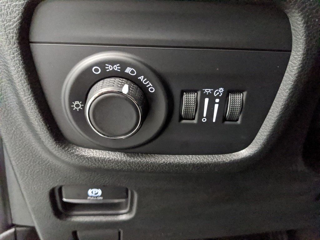 2022 Jeep Grand Cherokee Altitude photo 17
