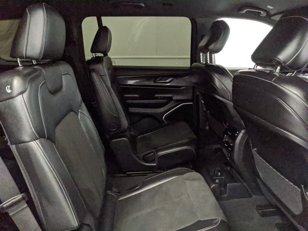 2022 Jeep Grand Cherokee Altitude photo 22