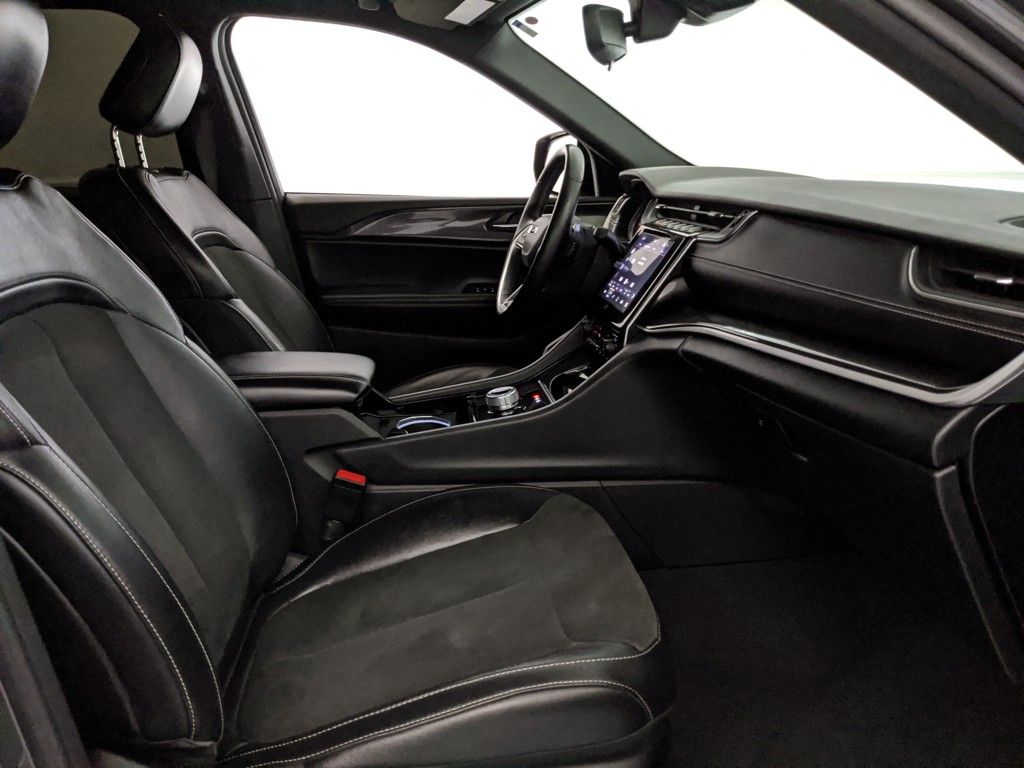 2022 Jeep Grand Cherokee Altitude photo 23