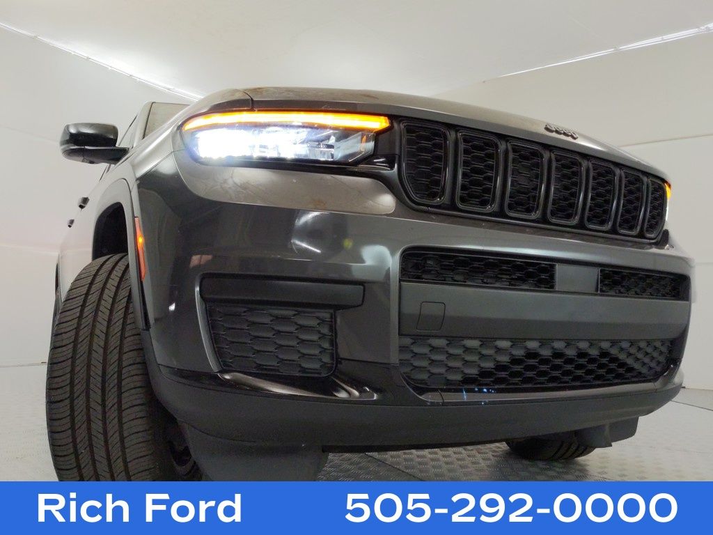 2022 Jeep Grand Cherokee Altitude photo 25