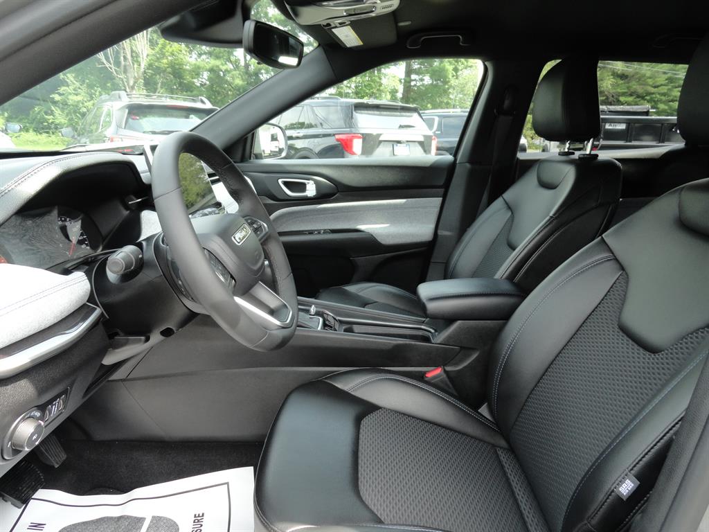 2023 Jeep Compass Latitude photo 6