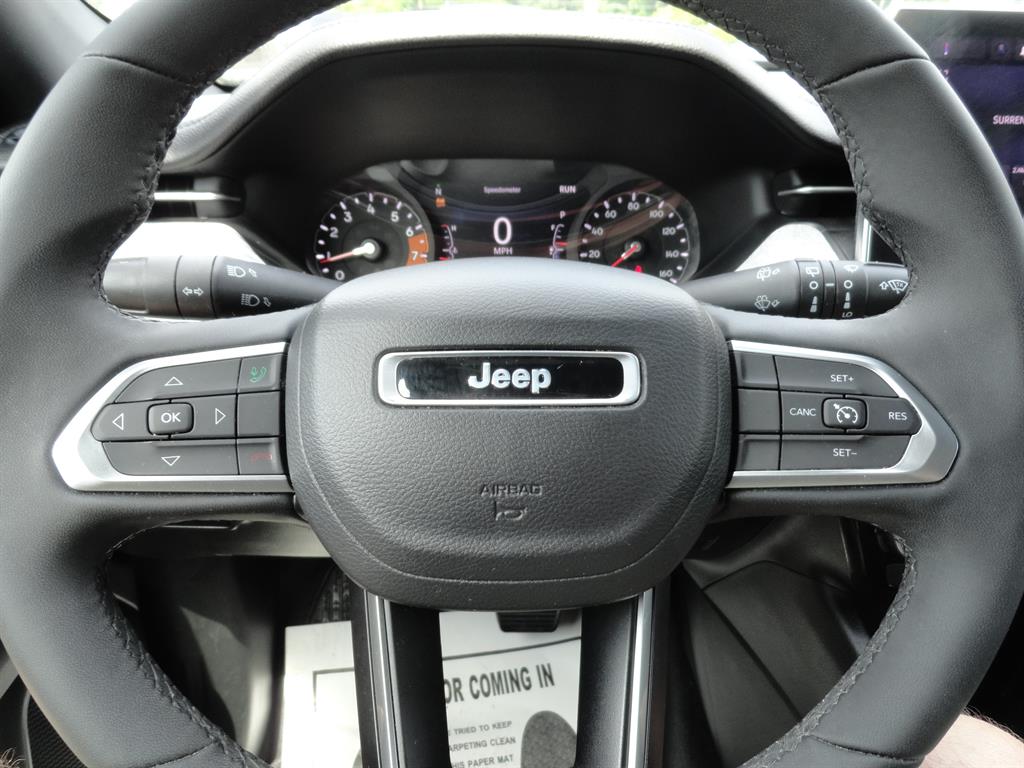2023 Jeep Compass Latitude photo 8