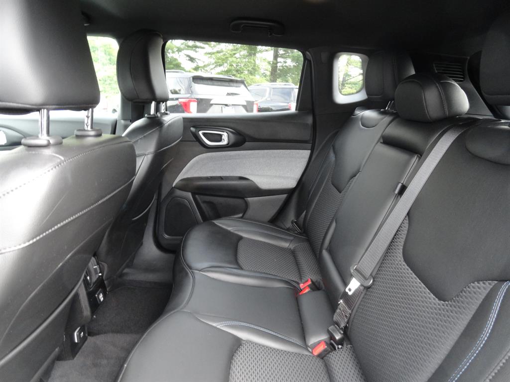 2023 Jeep Compass Latitude photo 12