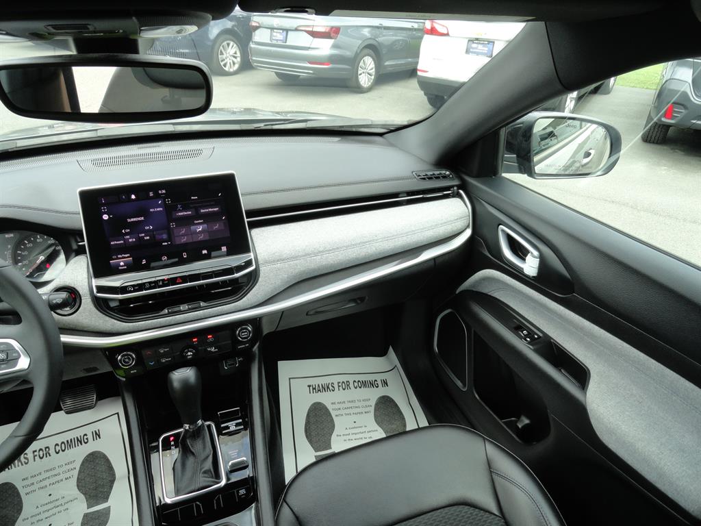 2023 Jeep Compass Latitude photo 13