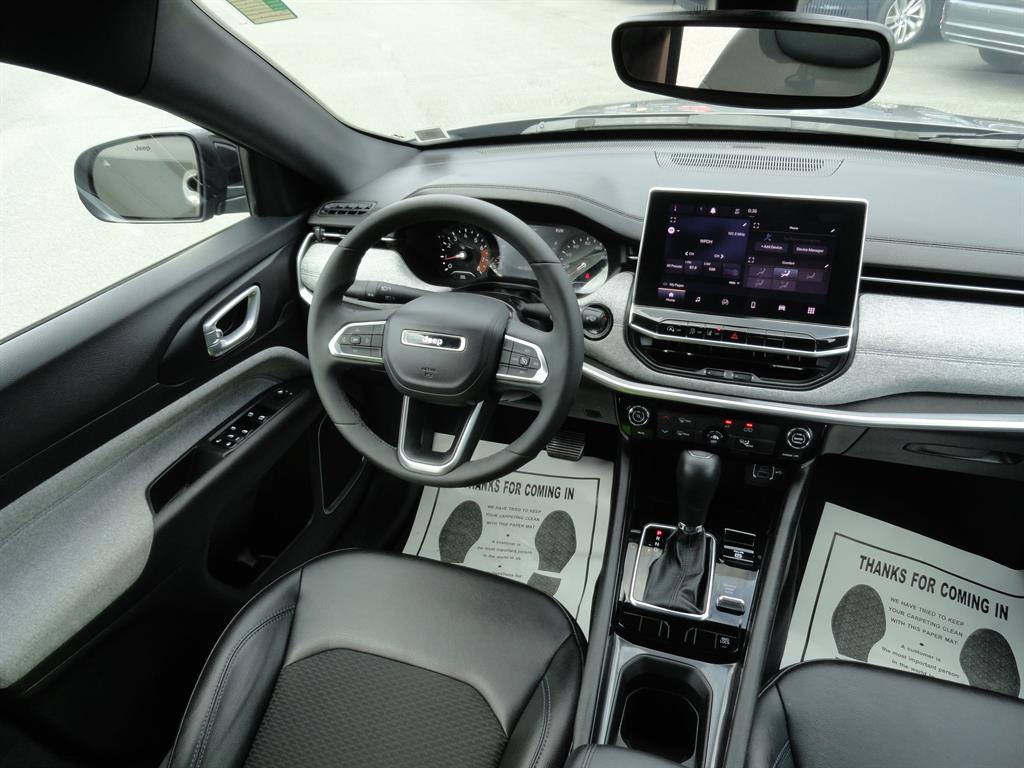 2023 Jeep Compass Latitude photo 14