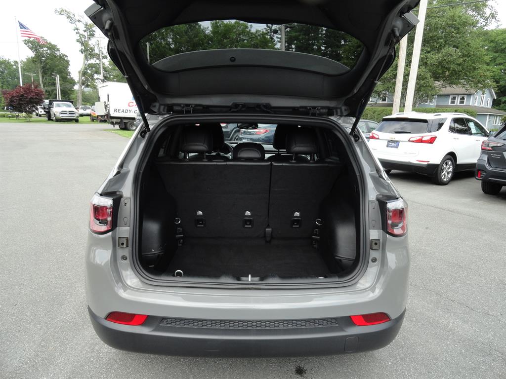 2023 Jeep Compass Latitude photo 15