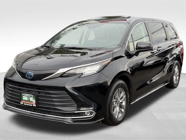 Used 2023 Toyota Sienna XLE