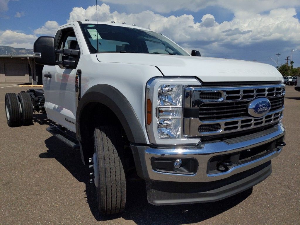 2024 Ford F-600 photo 2