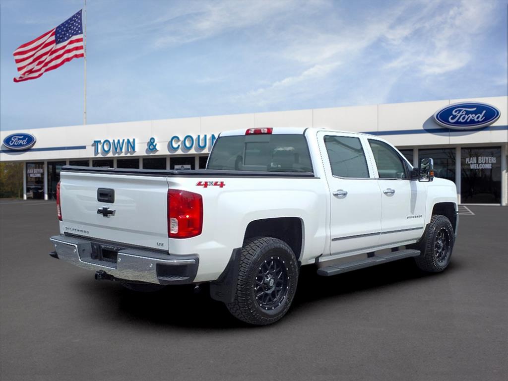2018 Chevrolet Silverado 1500 LTZ photo 3