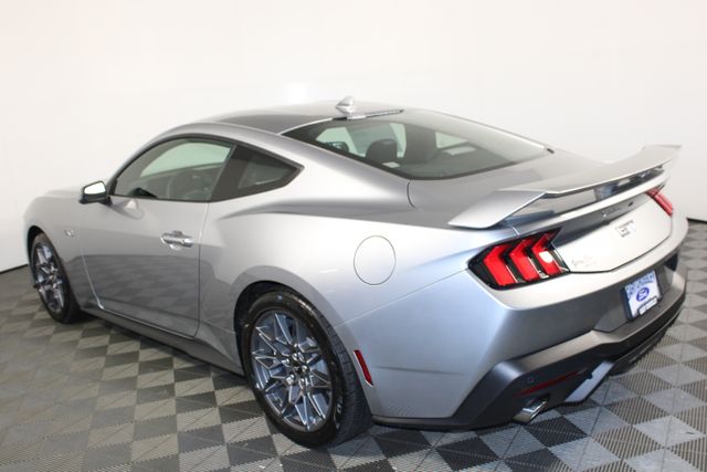 2025 Ford Mustang GT photo 4