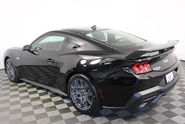 2025 Ford Mustang GT photo 4