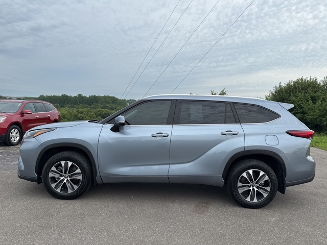 2021 Toyota Highlander XLE photo 4